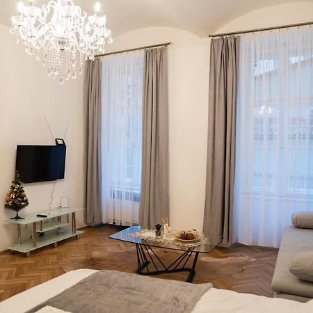 פראג Cozy Flat By Wenceslas Square! מראה חיצוני תמונה