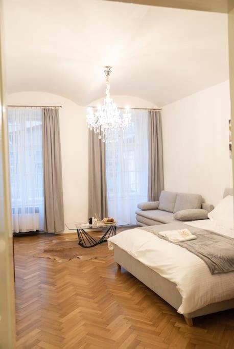 פראג Cozy Flat By Wenceslas Square! מראה חיצוני תמונה